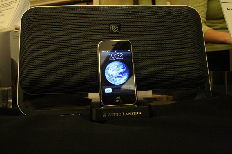 Illustration for article titled Altec Lansing's iPhone Dock Doesn't Buzz